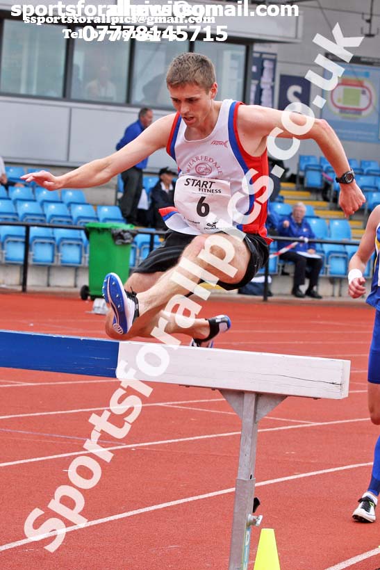 Senior mens 3000 metres steeplechase, Northern Senior and Under-20s Champs., SportsCity, Manchester. Photo: David T. Hewitson/Sports for All Pics